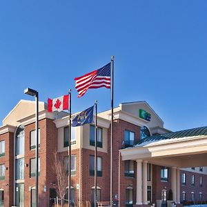 Holiday Inn Express & Suites Detroit - Novi By Ihg